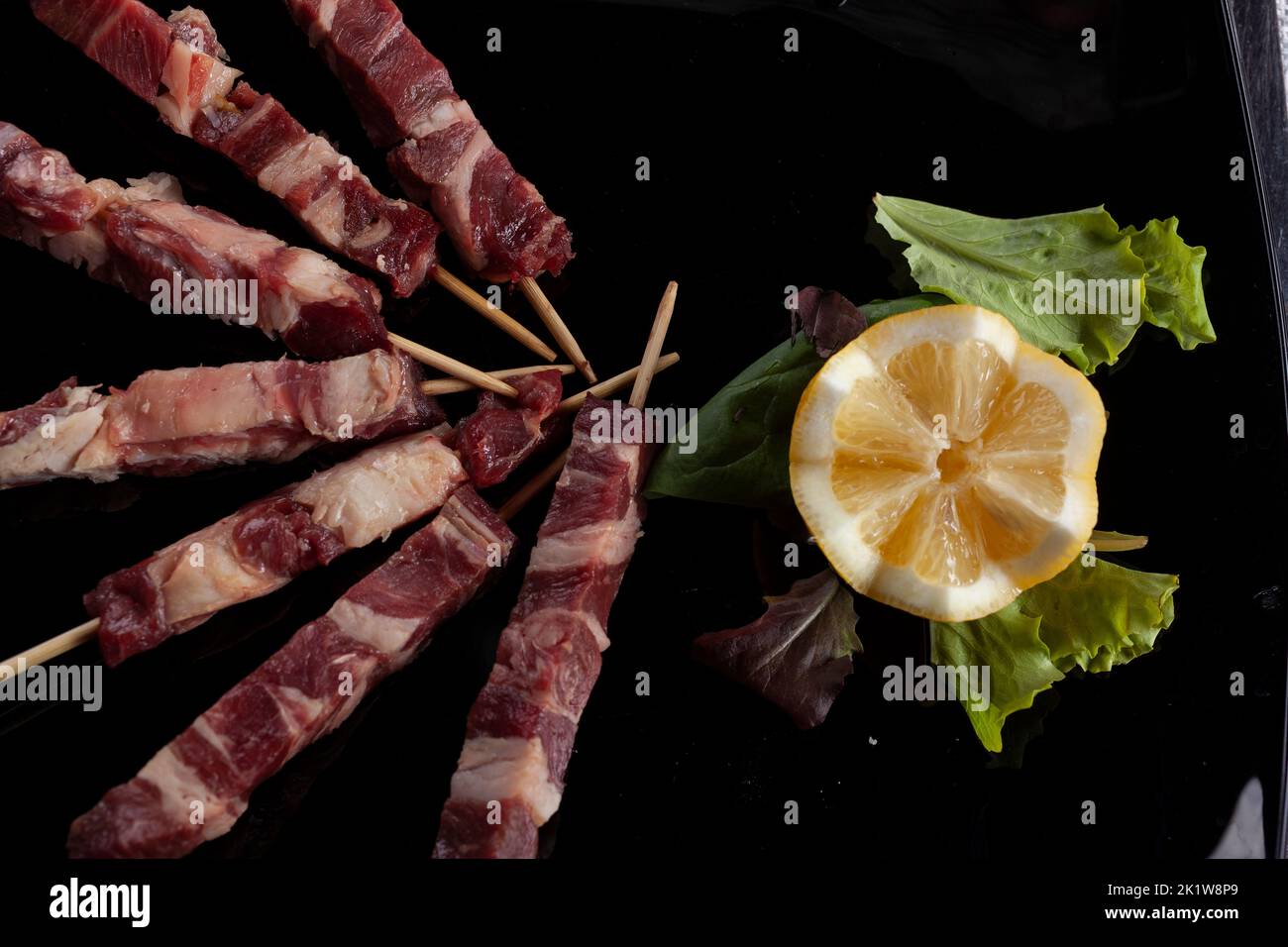 Brochettes d'agneau italien typiques d'Arrosticinim Banque D'Images