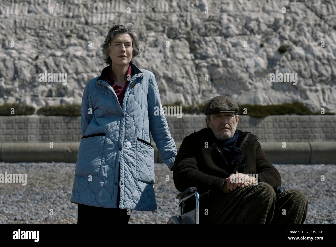 DATE DE SORTIE: 21 octobre 2022. TITRE: Mon policier. STUDIO: Amazon Studios. DIRECTEUR: Michael Grandage. PARCELLE: L'arrivée de Patrick dans Marion et la maison de Tom déclenche l'exploration des événements sismiques de 40 ans auparavant. AVEC : GINA MCKEE comme Marion, RUPERT EVERETT comme Patrick. (Image de crédit : © Amazon Studios/Entertainment Pictures) Banque D'Images