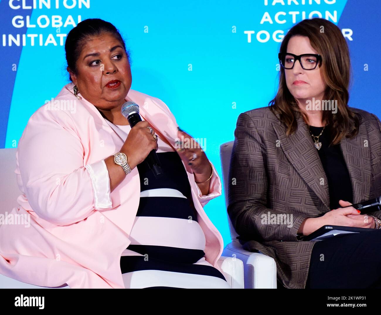 09/20/2022 New York, New York Ann Mukherjee, Kara Hurst lors de l'Initiative mondiale Clinton 2022 qui s'est tenue au Hilton Midtown Tuesday 20 septembre 2022 à New York. Photo de Jennifer Graylock-Alamy News 917-519-7666 Banque D'Images
