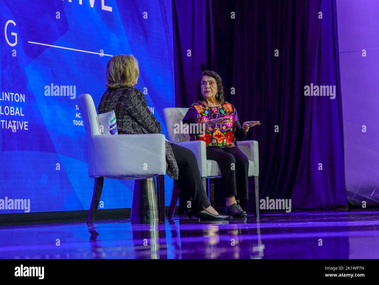 09/20/2022 New York, New York Hillary Rodham Clinton, Dolores C. Huerta lors de l'Initiative mondiale Clinton 2022 qui s'est tenue au Hilton Midtown Tuesday 20 septembre 2022 à New York. Photo de Jennifer Graylock-Alamy News 917-519-7666 Banque D'Images