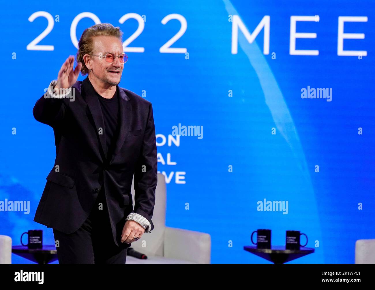 09/20/2022 New York, New York Bono lors de la Clinton Global Initiative 2022 qui s'est tenue au Hilton Midtown Tuesday 20 septembre 2022 à New York. Photo de Jennifer Graylock-Alamy News 917-519-7666 Banque D'Images