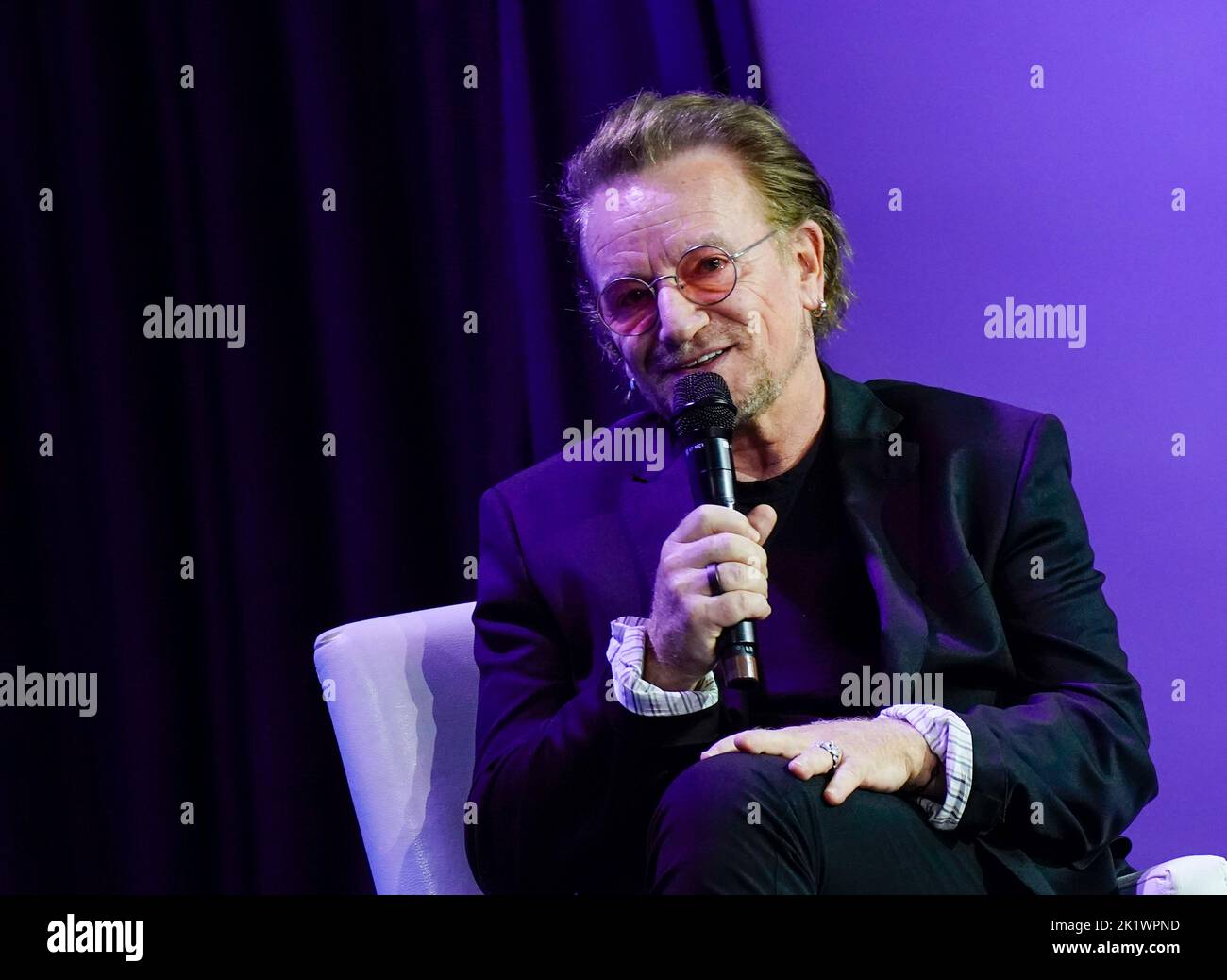 09/20/2022 New York, New York Bono lors de la Clinton Global Initiative 2022 qui s'est tenue au Hilton Midtown Tuesday 20 septembre 2022 à New York. Photo de Jennifer Graylock-Alamy News 917-519-7666 Banque D'Images