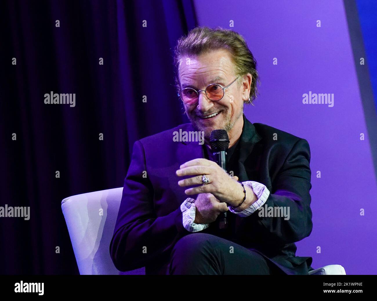 09/20/2022 New York, New York Bono lors de la Clinton Global Initiative 2022 qui s'est tenue au Hilton Midtown Tuesday 20 septembre 2022 à New York. Photo de Jennifer Graylock-Alamy News 917-519-7666 Banque D'Images