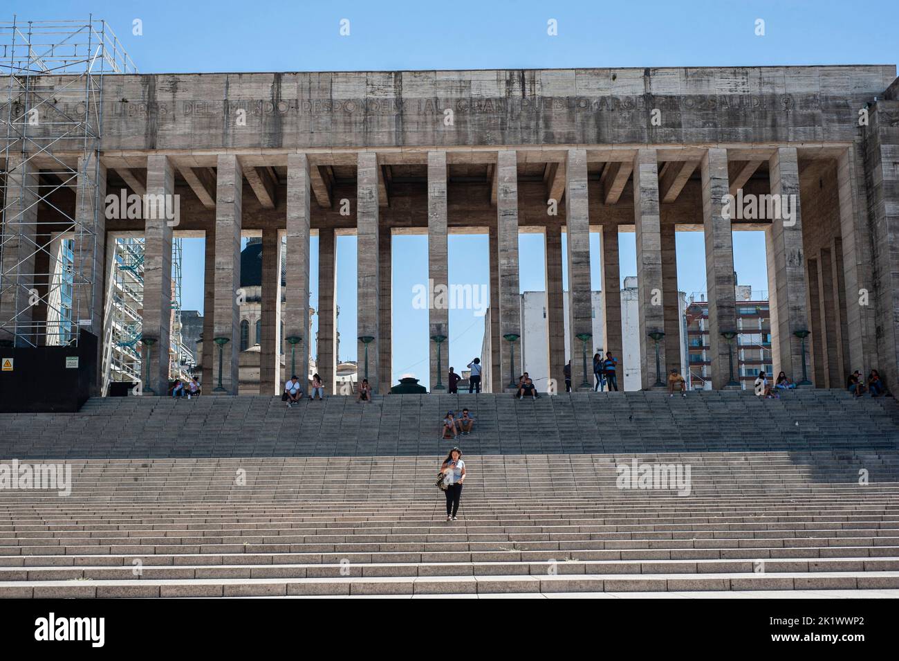 Les touristes et les passants au National Flag Memorial, Rosario, Santa Fe, Argentine Banque D'Images