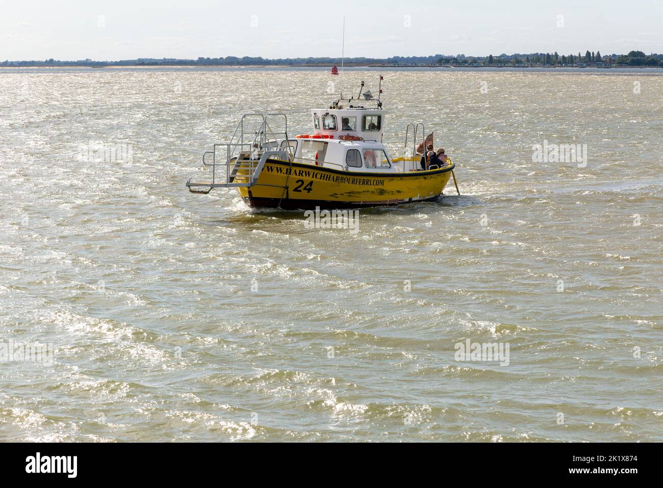 Harwich Harbour Ferry bateau approchant Felixstowe, Suffolk, Angleterre, Royaume-Uni Banque D'Images
