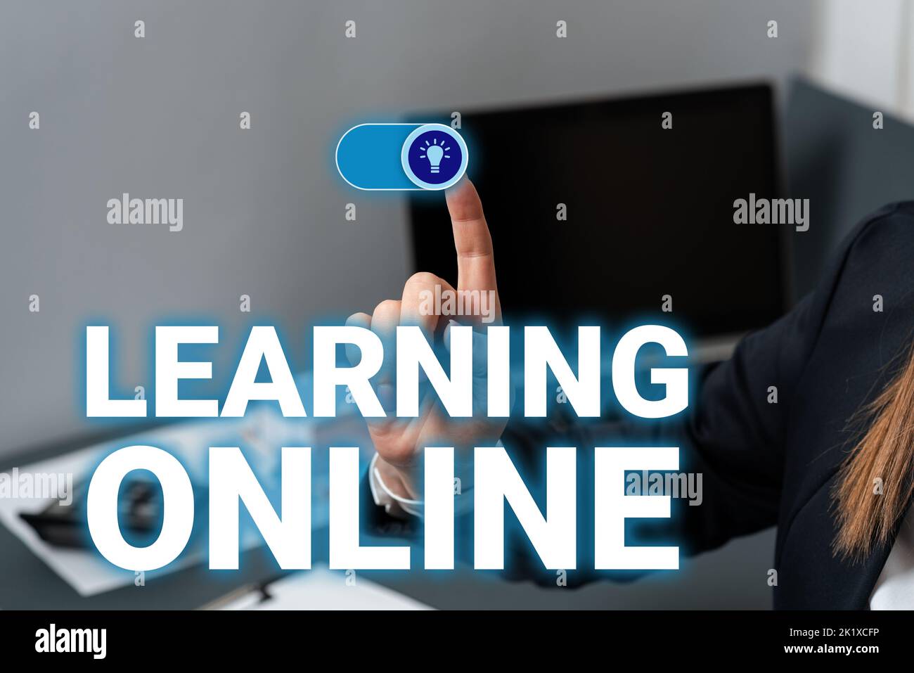 Affiche l'apprentissage OnlineLearn quelque chose de nouveau avec l'aide d'Internet et de la technologie. Concept d'entreprise Découvrez quelque chose de nouveau avec l'aide de Banque D'Images