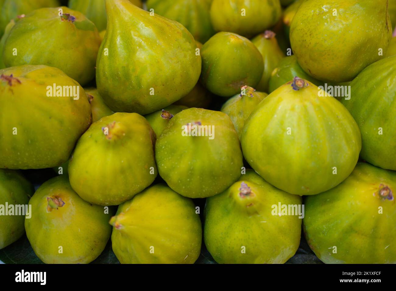 figues vertes mûres sur le marché Banque D'Images