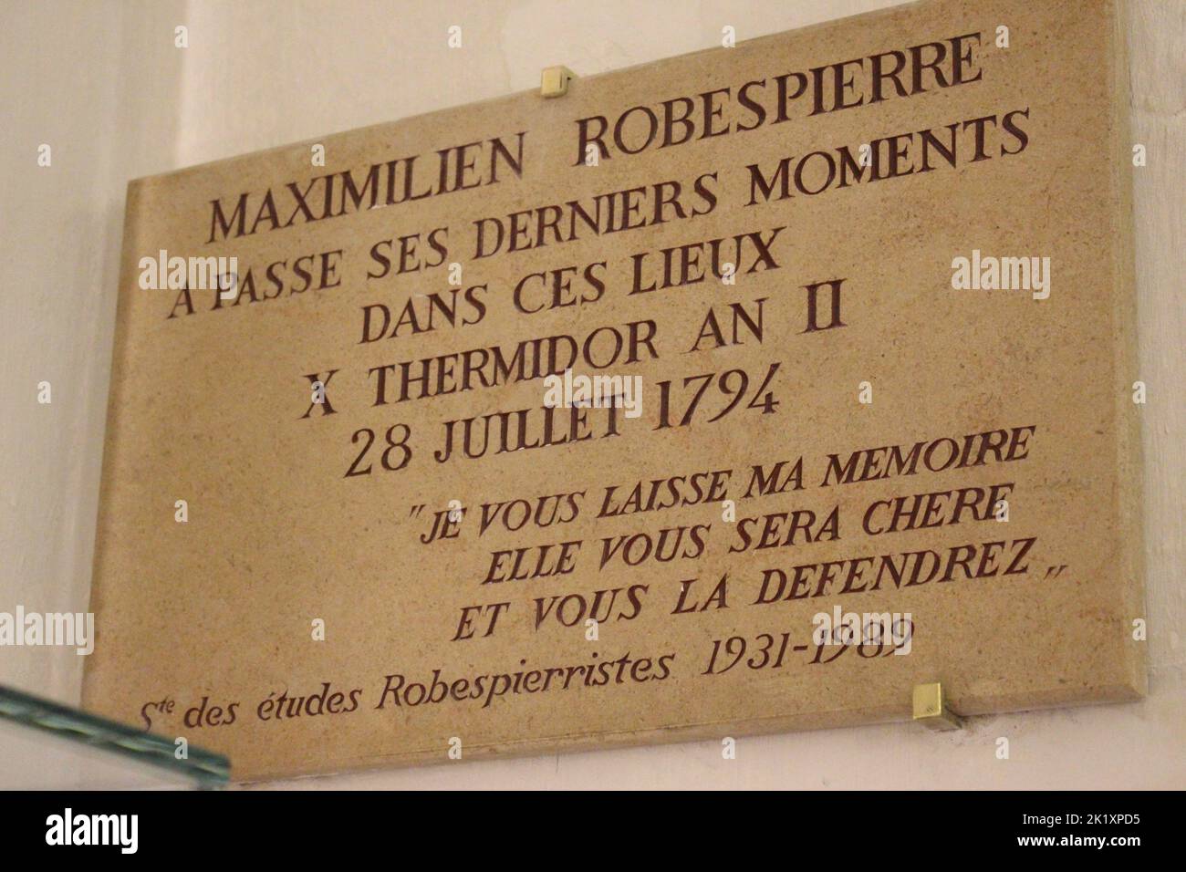 Panneau désignant le lieu où Maximilien Robespierre a passé ses derniers moments dans la conciergerie avant d'être exécuté (Paris, France) Banque D'Images