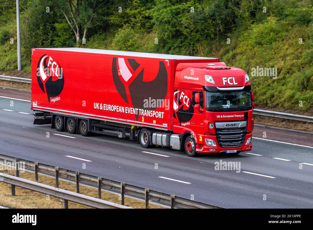 FCL Event Logistics Ltd, DAF Trucks 480 FT Low Deck 12902cc Diesel services de messagerie express automatique et transport d'événements, CBP Customs Border protection véhicule ; sur l'autoroute M6 Royaume-Uni Banque D'Images FCL Event Logistics Ltd, DAF Trucks 480 FT Low Deck 12902cc Diesel services de messagerie express automatique et transport d'événements, CBP Customs Border protection véhicule ; sur l'autoroute M6 Royaume-Uni Banque D'Images
