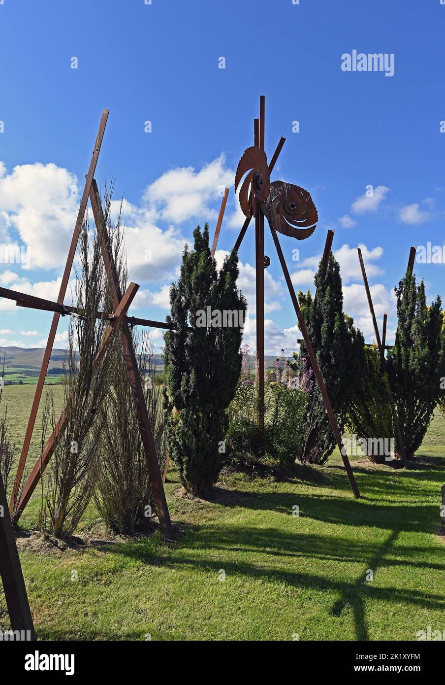 « Cosmic collisions », œuvre d'art en plein air de Charles Jencks. Crawick Multiverse, Sanquhar, Dumfries et Galloway, Écosse, Royaume-Uni, Europe. Banque D'Images