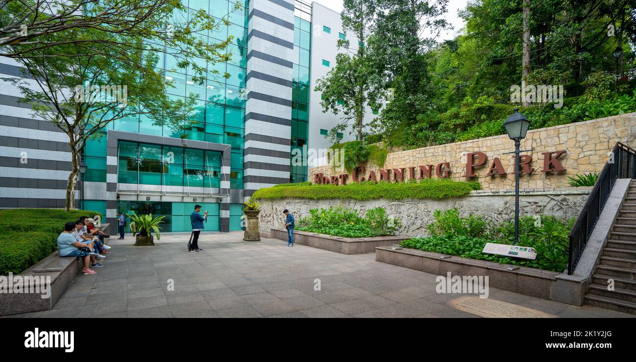 Panneau du parc fort Canning et escalier à l'entrée de la rue Hill au parc fort Canning. Singapour Banque D'Images