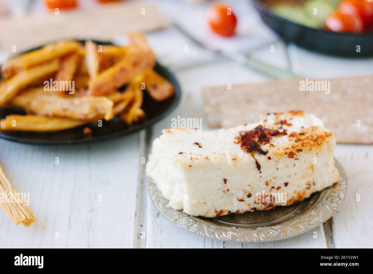 paneer rôti sur plaque métallique, prêt à manger Banque D'Images