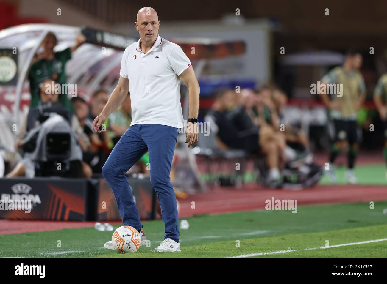 Monaco, Monaco, le 15th septembre 2022. Philippe Clement l'entraîneur en chef d'AS Monaco contrôle le ballon lors du match de l'UEFA Europa League au Stade Louis II, Monaco. Le crédit photo devrait se lire: Jonathan Moscrop / Sportimage Banque D'Images