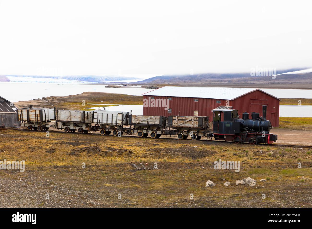 Chemin de fer minier ancien et abandonné à NY-Alesund, Spitsbergen, Kongsfjord, Svalbard, Norvège Banque D'Images