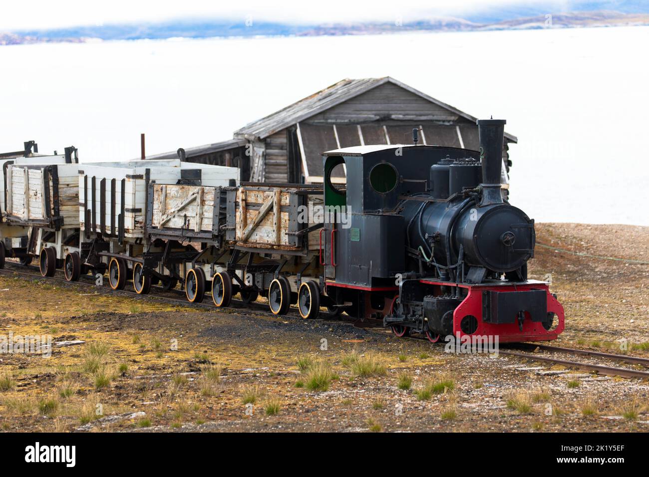 Chemin de fer minier ancien et abandonné à NY-Alesund, Spitsbergen, Kongsfjord, Svalbard, Norvège Banque D'Images