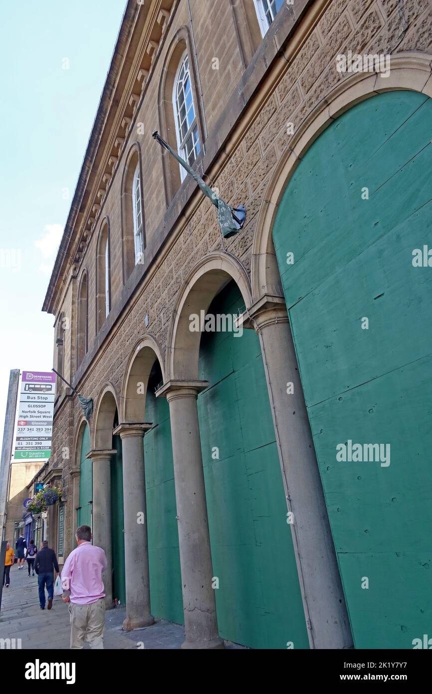 Le marché Glossop et le bâtiment municipal de l'hôtel de ville sont fermés pour rénovation et réaménagement. 6 Market St, Glossop, High Peak, Derbyshire, Angleterre, ROYAUME-UNI Banque D'Images