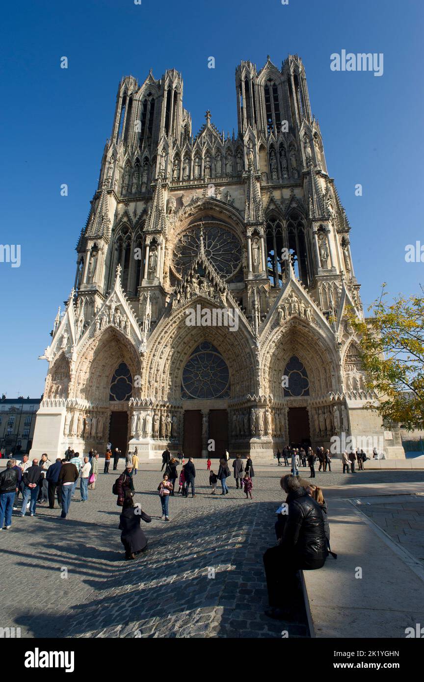 L'édition de la cathédrale de Reims a commence en 1211. Depuis le baptême de Clovis, la cathédrale notre-Dame ont été destinés au sacré-cœur des Rois de FR Banque D'Images