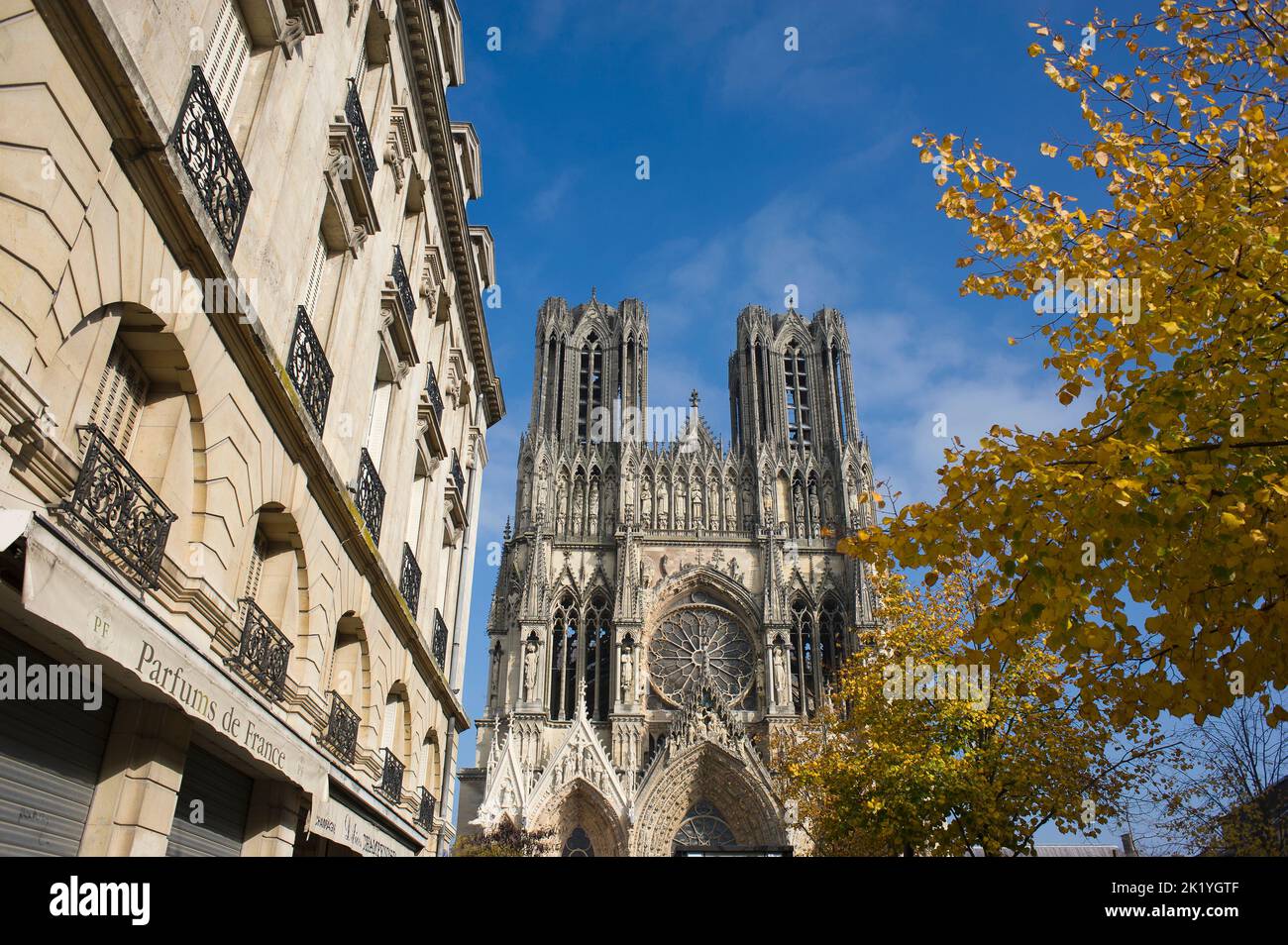 L'édition de la cathédrale de Reims a commence en 1211. Depuis le baptême de Clovis, la cathédrale notre-Dame ont été destinés au sacré-cœur des Rois de FR Banque D'Images