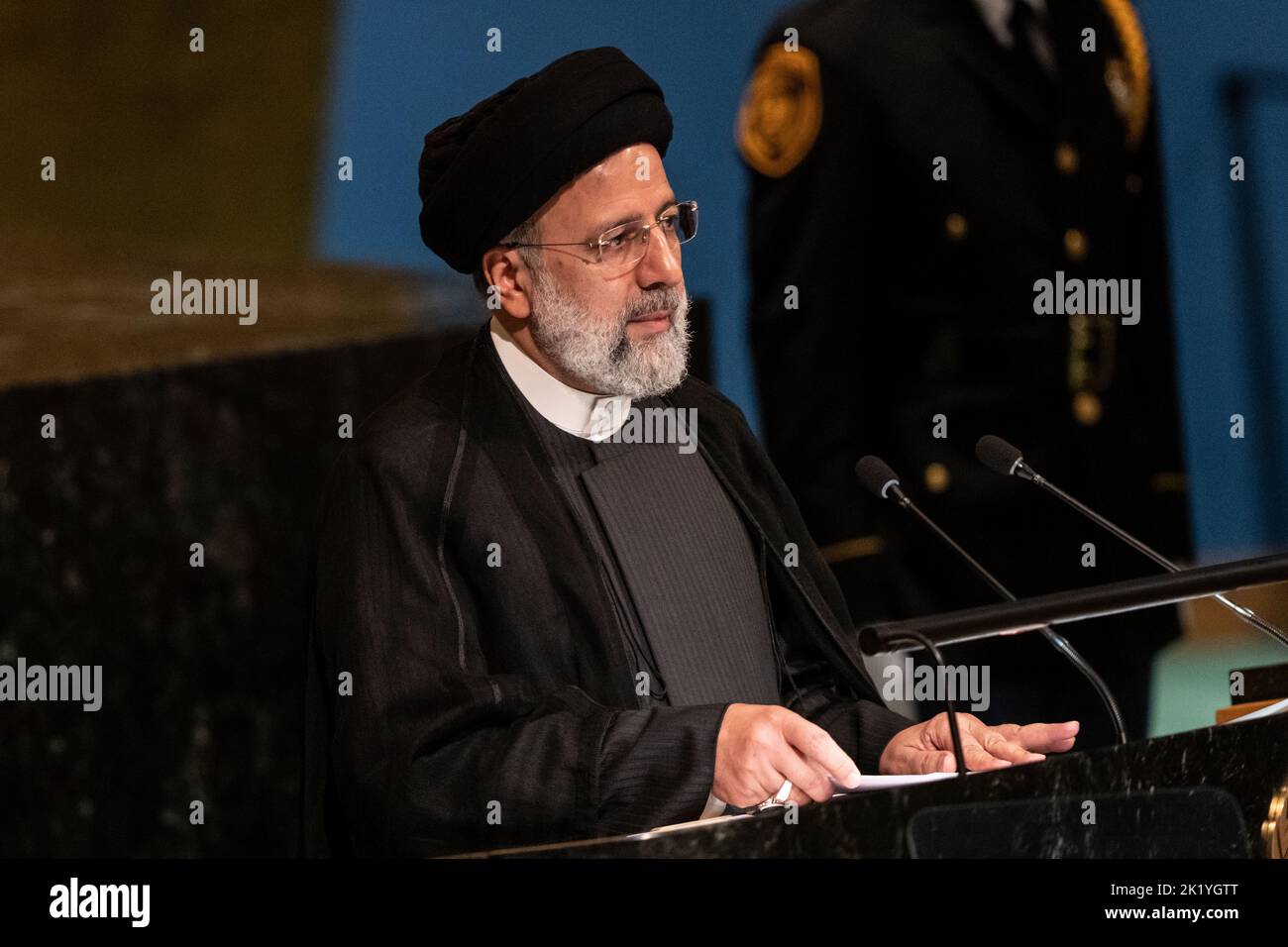 New York, NY - 21 septembre 2022: Seyyed Ebrahim Raisi, Président de la République islamique d'Iran, s'exprime à l'Assemblée générale des Nations Unies de 77th au siège de l'ONU Banque D'Images