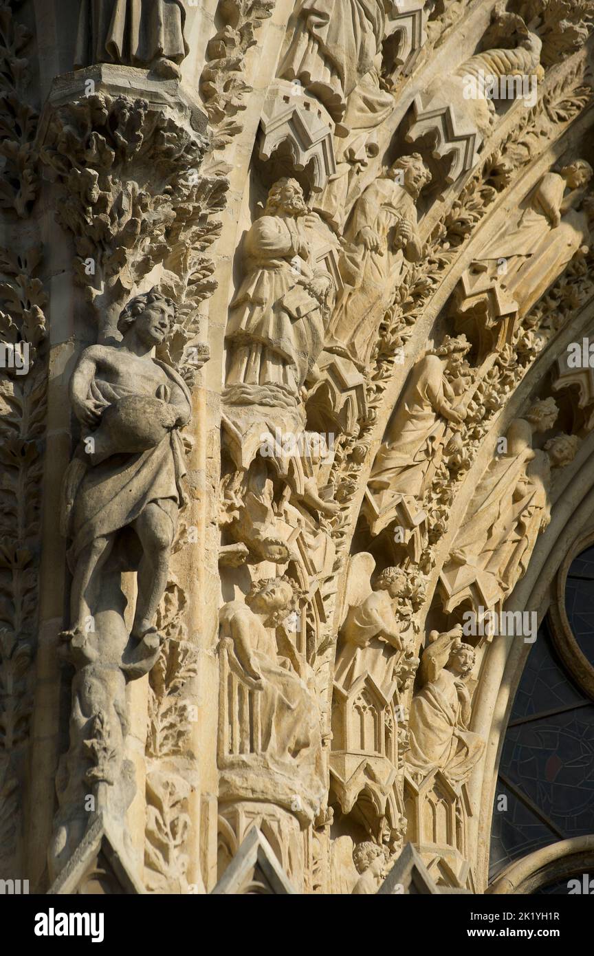 L'édition de la cathédrale de Reims a commence en 1211. Depuis le baptême de Clovis, la cathédrale notre-Dame ont été destinés au sacré-cœur des Rois de FR Banque D'Images