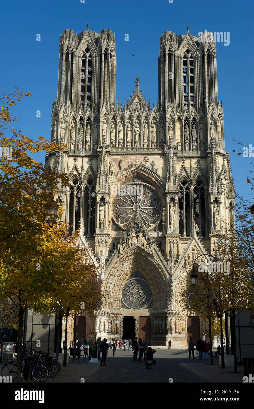 L'édition de la cathédrale de Reims a commence en 1211. Depuis le baptême de Clovis, la cathédrale notre-Dame ont été destinés au sacré-cœur des Rois de FR Banque D'Images