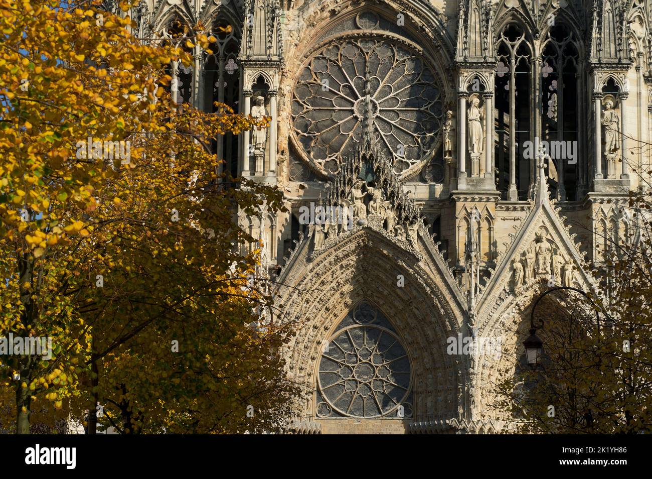 L'édition de la cathédrale de Reims a commence en 1211. Depuis le baptême de Clovis, la cathédrale notre-Dame ont été destinés au sacré-cœur des Rois de FR Banque D'Images
