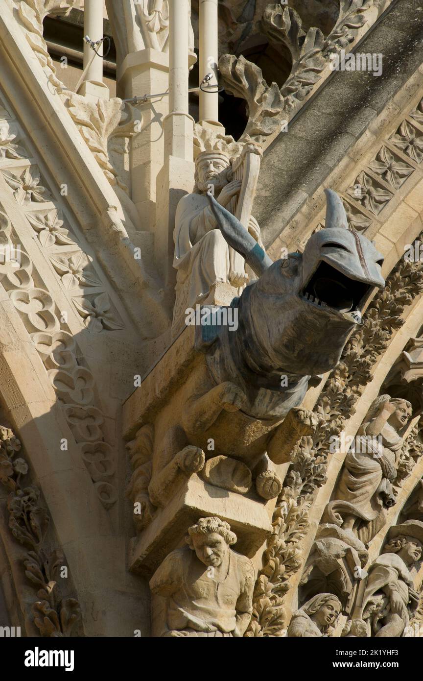 L'édition de la cathédrale de Reims a commence en 1211. Depuis le baptême de Clovis, la cathédrale notre-Dame ont été destinés au sacré-cœur des Rois de FR Banque D'Images
