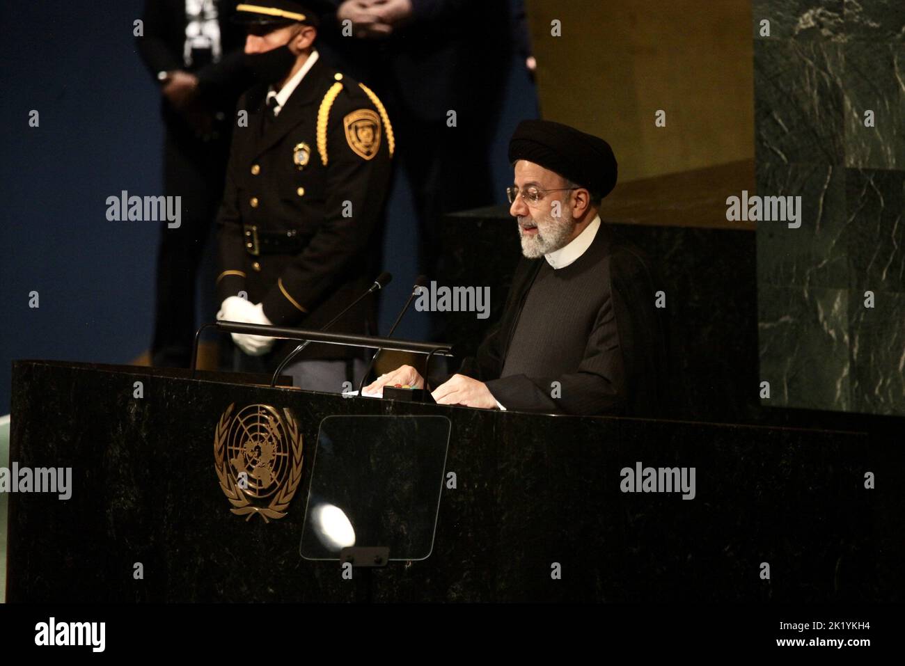 New York, États-Unis. 21st septembre 2022. (NOUVEAU) le Président iranien, Seyyed Ebrahim Raisi, prend la parole à l'Assemblée générale des Nations Unies de 77th à New York. 20 septembre 2022, New York, Etats-Unis: Le Président iranien, Seyyed Ebrahim Raisi, s'exprime à l'Assemblée générale des Nations Unies de 77th à New York avec la présence de nombreux délégués internationaux. La soixante-dix-septième session de l'Assemblée générale thème, un moment décisif: Des solutions transformatrices pour des défis imbriqués.Ã‚‚ crédit: Niyi Fote/TheNews2 (Foto: Niyi Fote/TheNews2/Zumapress) (Credit image: © Niyi Fote/TheNEWS2 via ZUMA Banque D'Images