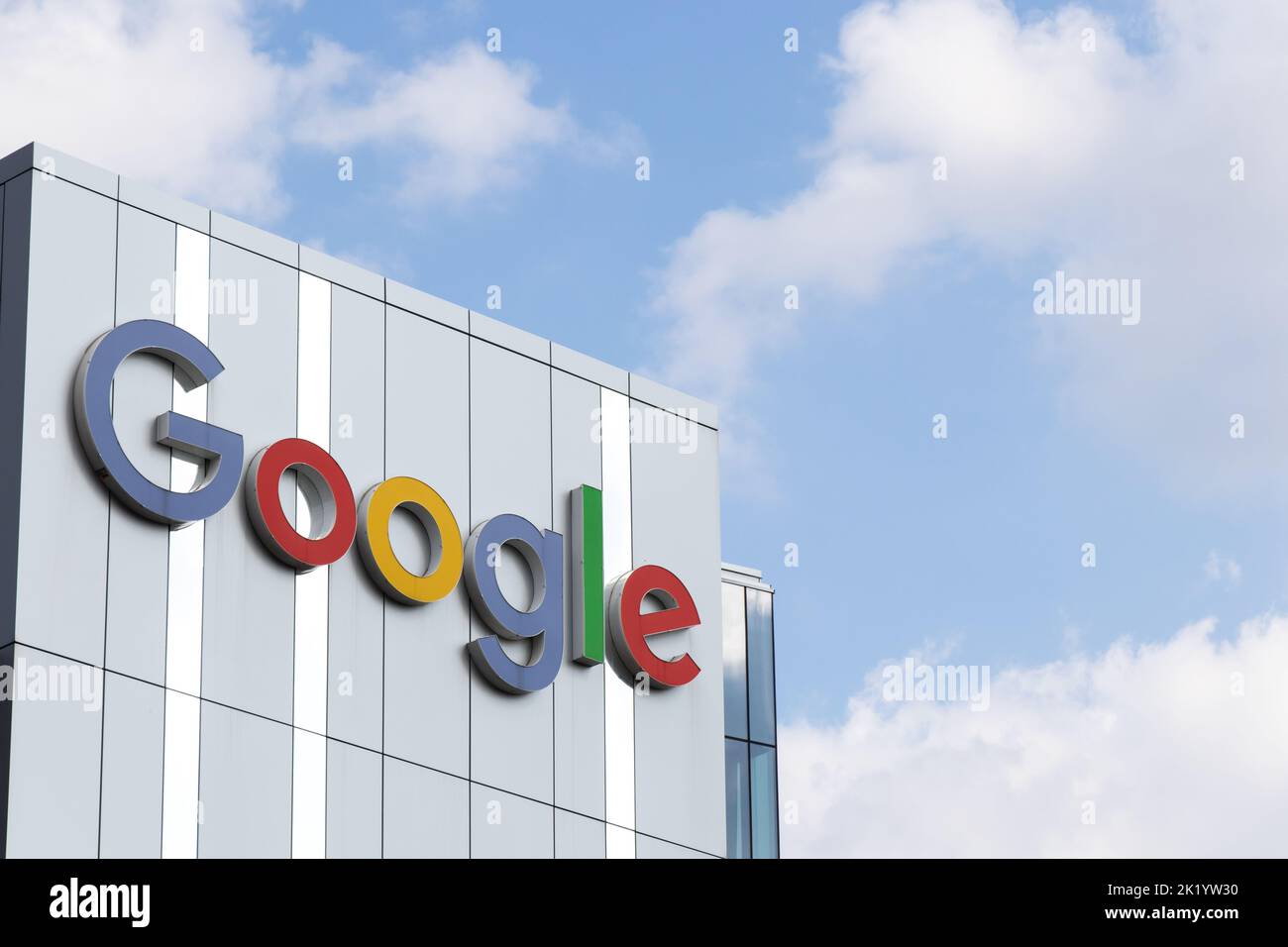 Un bureau Google dans le centre-ville de Kitchener est vu pendant la journée. Banque D'Images