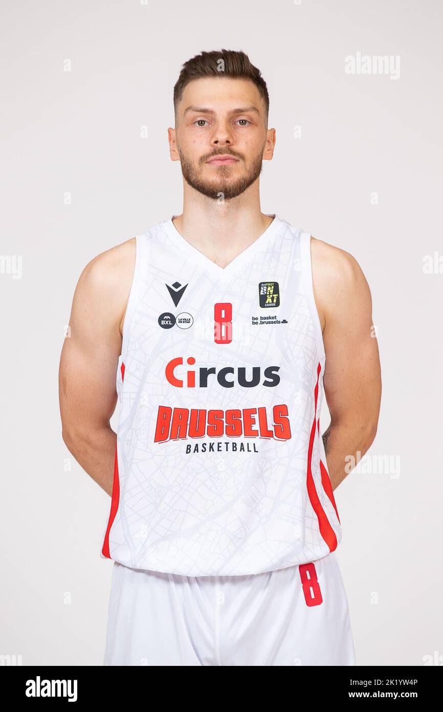 Ferdinand Zylka de Bruxelles pose à un photoshop de l'équipe belge de basket-ball  Circus Brussels Basketball, en prévision de la Ligue BNXT 2022-2023,  mercredi 21 septembre 2022 à Bruxelles. BELGA PHOTO JAMES
