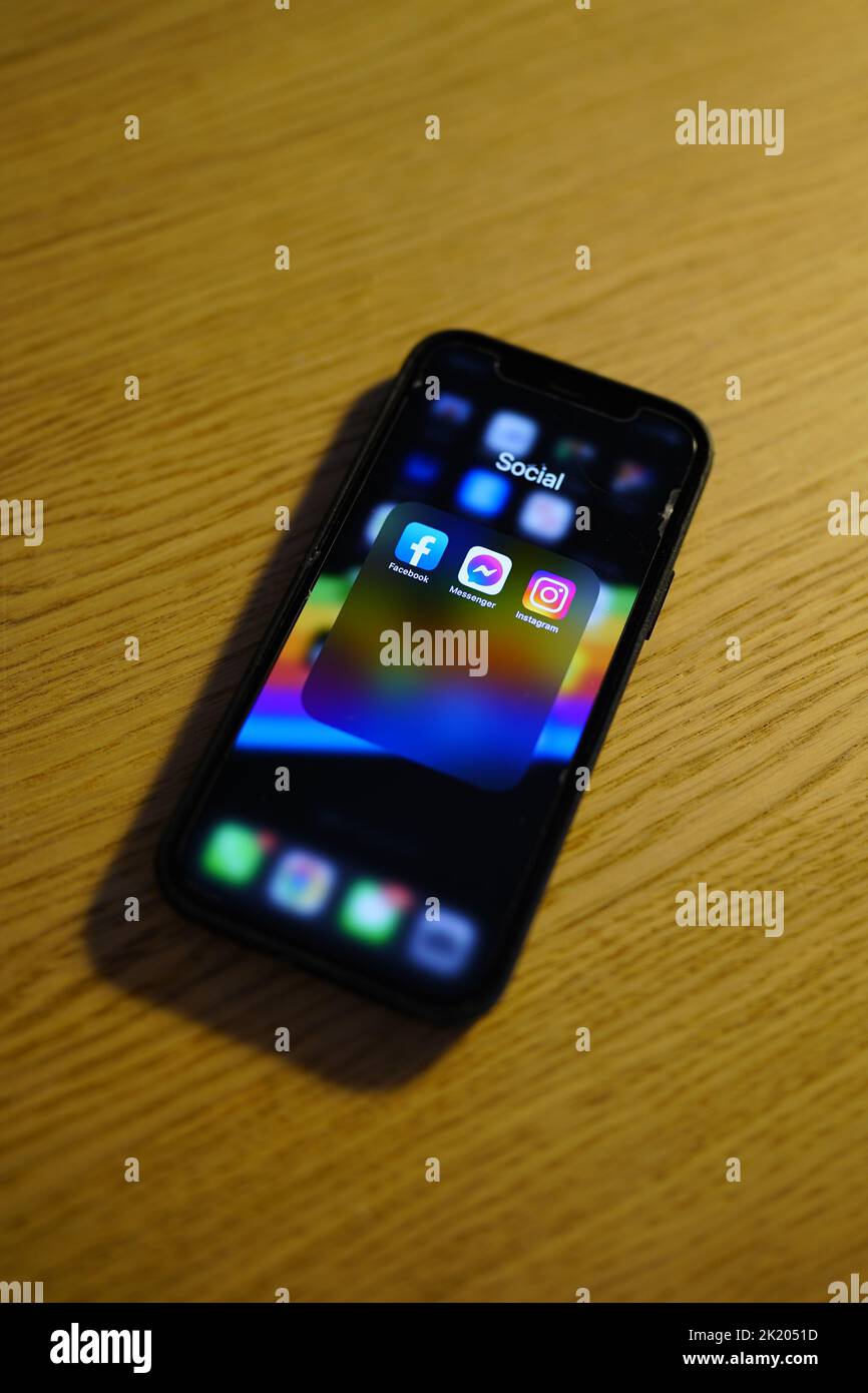 Icônes de réseaux sociaux sur un smartphone Banque D'Images