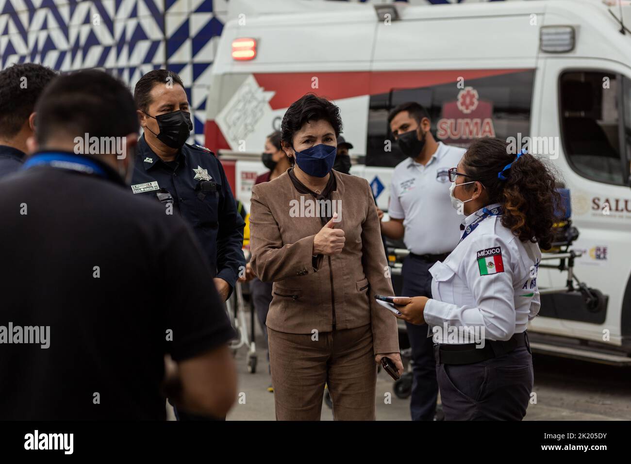Les forces d'urgence ont participé à un exercice de forages à l'échangeur de Juárez-Serdán pour commémorer les séismes de 19 septembre 1985 et de 2017. Banque D'Images