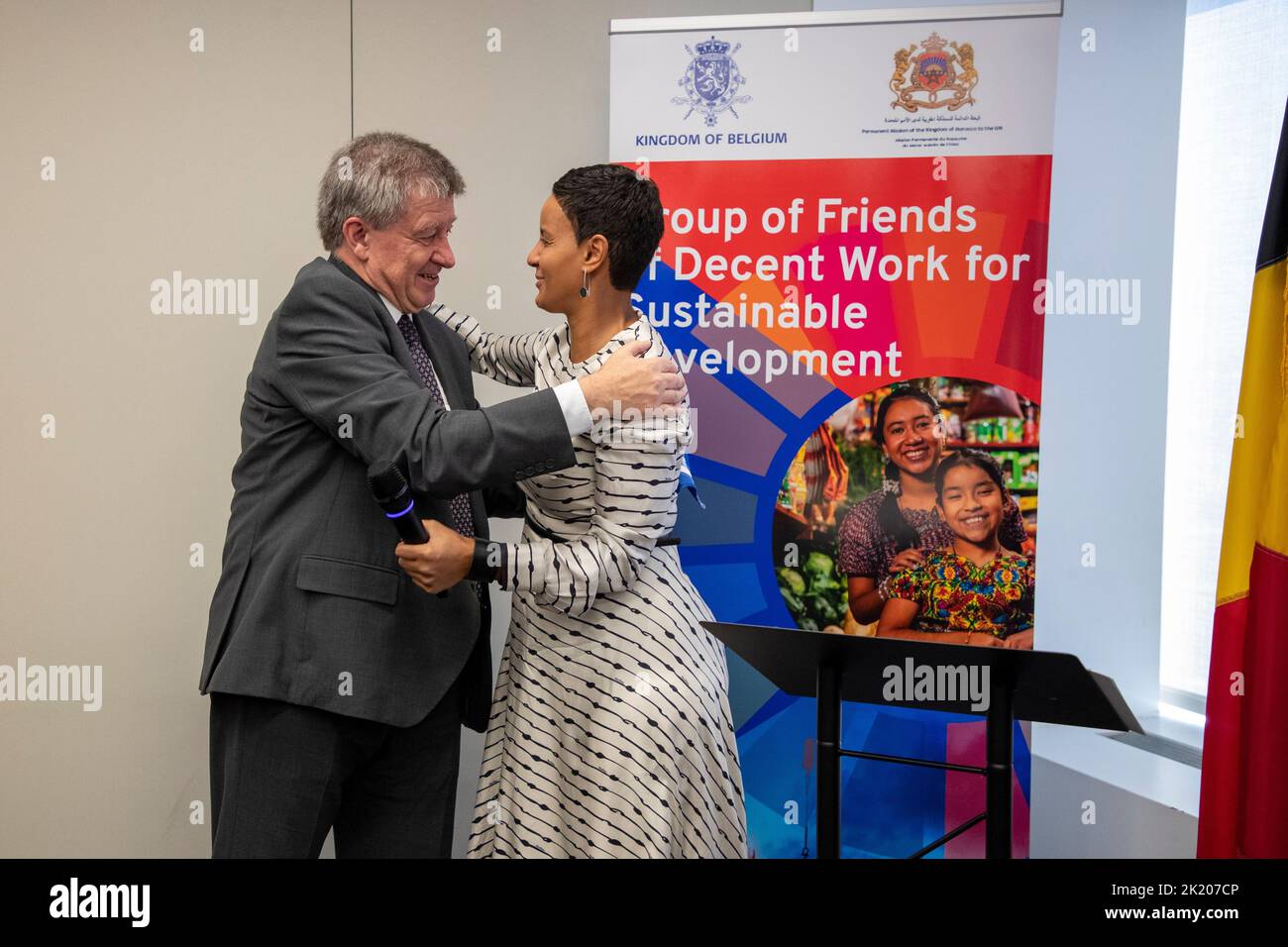 New York, États-Unis d’Amérique, 21 septembre 2022. Sortant Guy Rider, directeur général de l’OIT et ministre de la coopération pour le développement, Meryame Kitir, photographié lors d’une réception d’adieu en l’honneur de Guy Rider, directeur général de l’Organisation internationale du travail (OIT), En marge de la session de 77th de l'Assemblée générale des Nations Unies (AGNU 77), tenue à New York (États-Unis d'Amérique), le mercredi 21 septembre 2022. BELGA PHOTO NICOLAS MATERLINCK Banque D'Images