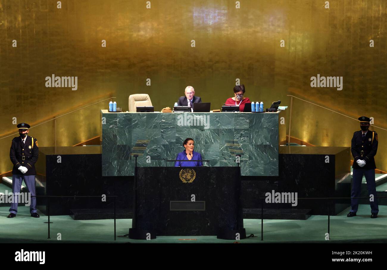 Le Président de la Hongrie, Katalin Novak, s'adresse à la session de 77th de l'Assemblée générale des Nations Unies au Siège de l'ONU à New York, aux États-Unis, au 21 septembre 2022. REUTERS/Mike Segar Banque D'Images