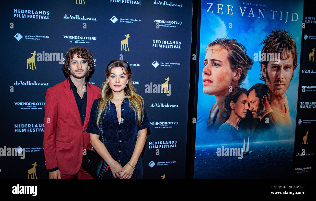 2022-09-21 19:32:30 AMSTERDAM - Abbey Hoes et son petit ami Gino hiver sur le tapis rouge avant la première du film d'ouverture Zee van Tijd au Festival du film des pays-Bas. ANP LEVIN DEN BOER pays-bas - belgique sortie Banque D'Images