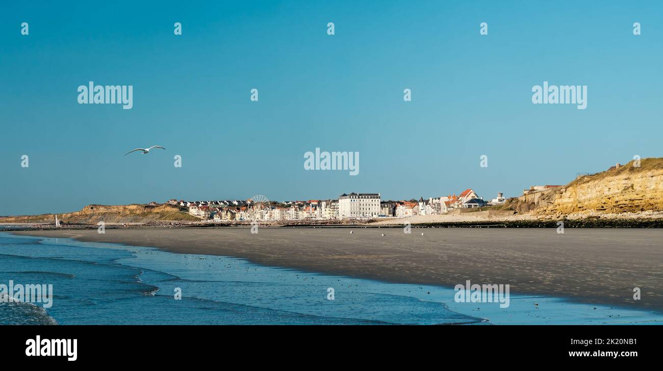 Vue panoramique sur la ville balnéaire de Wimereux sur la côte française de l'Opale. Banque D'Images