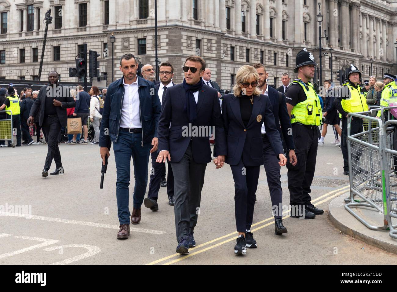 Les dirigeants du monde rendent hommage à la reine Elizabeth II à Westminster Hall cet après-midi. Photo : le président français Emmanuel Macron et la femme Brigitte Mac Banque D'Images