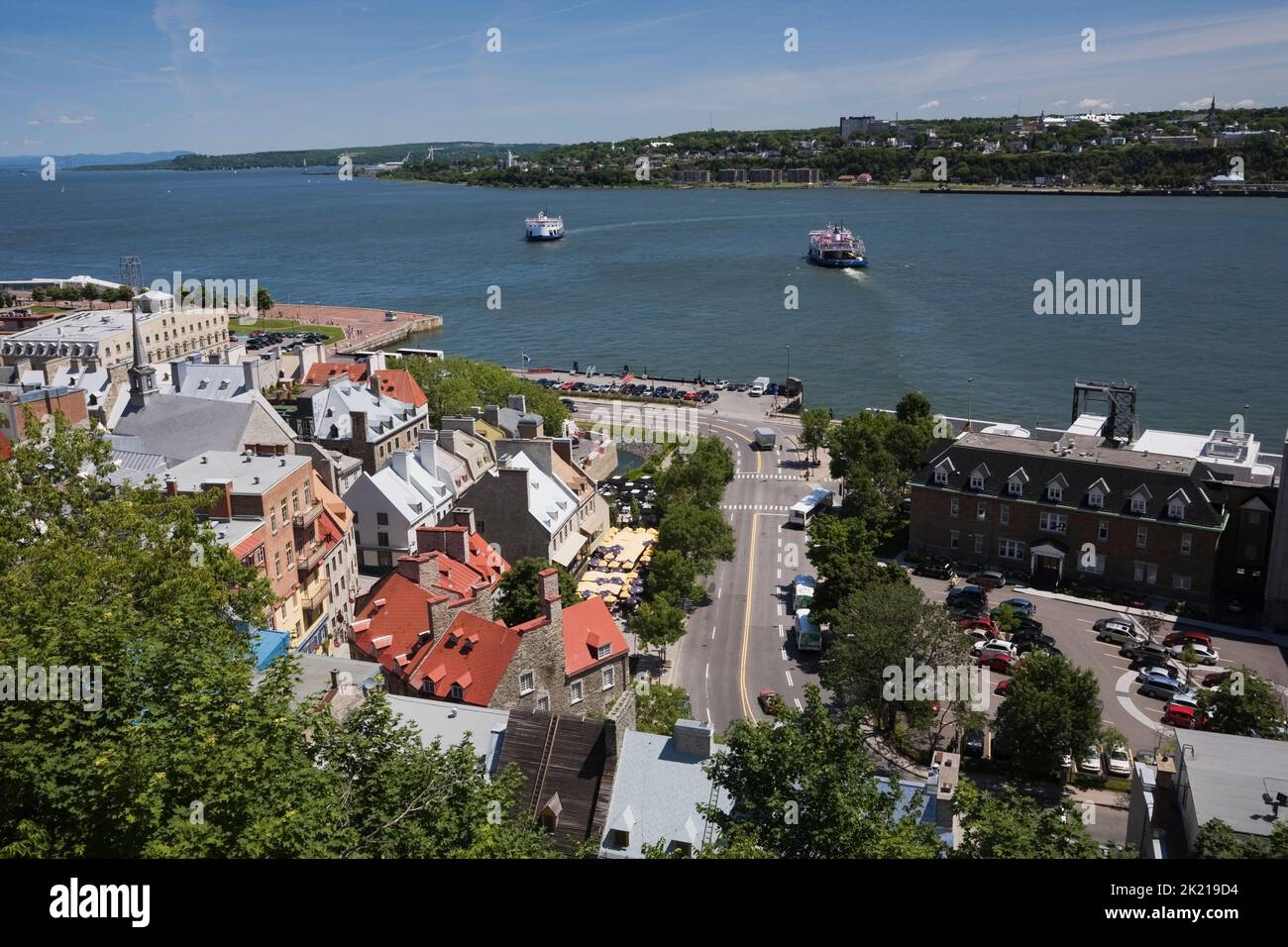 Vue sur le boul. Champlain et la région basse-ville du Vieux-Québec de Terrace Dufferin en été, Québec, Canada. Banque D'Images