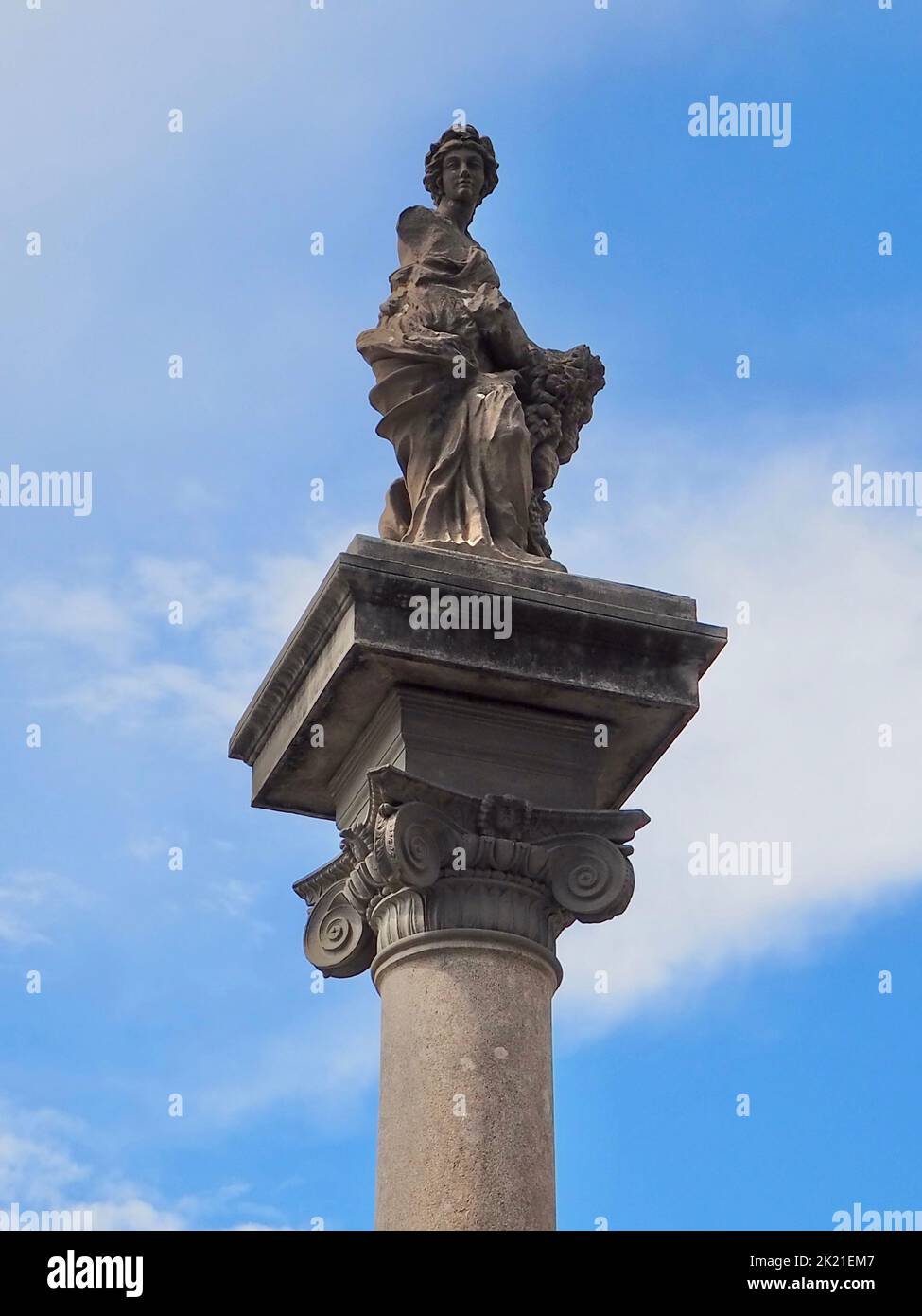 Un cliché vertical de la colonne Colonna dell'Abbondanza à Florence, en Italie Banque D'Images