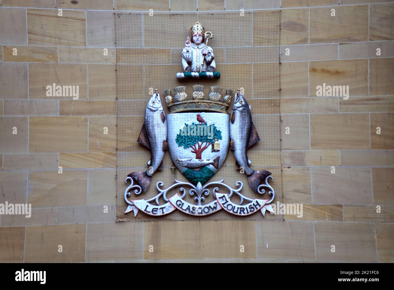 Logo de la salle de concert royale de Glasgow blason protégé des pigeons par Wire Glasgow, Écosse, Royaume-Uni Banque D'Images