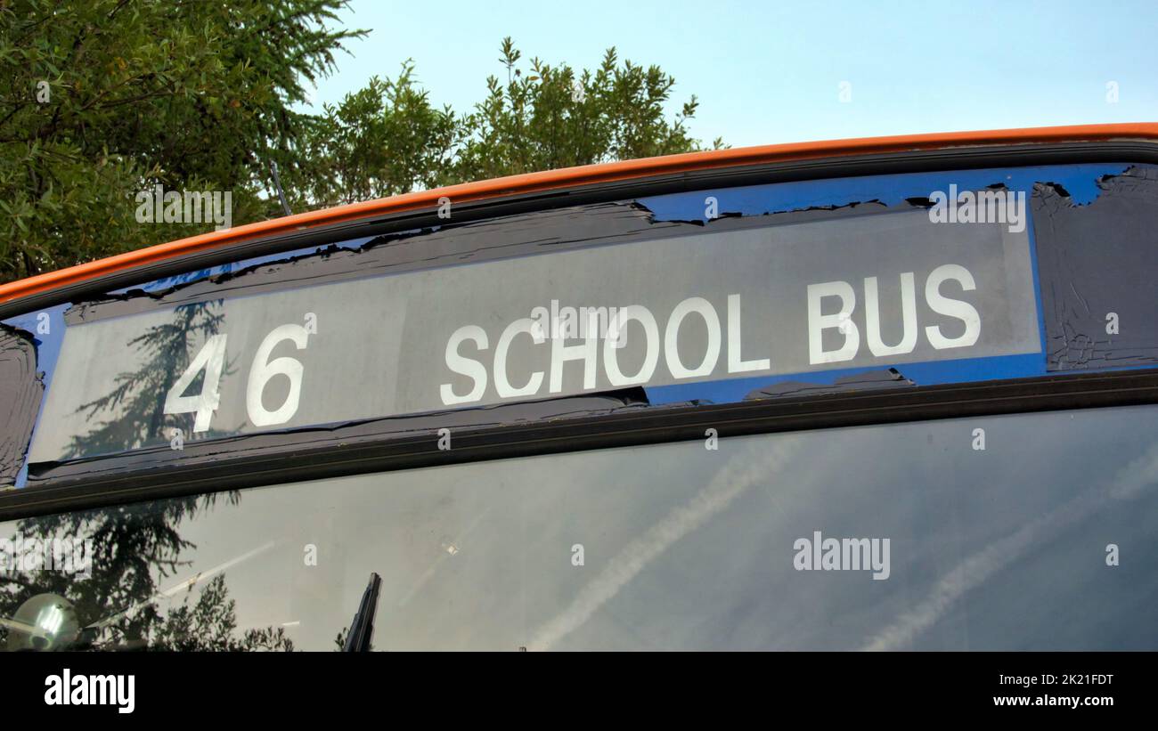 Bus scolaire orange 46 Glasgow, Écosse, Royaume-Uni Banque D'Images