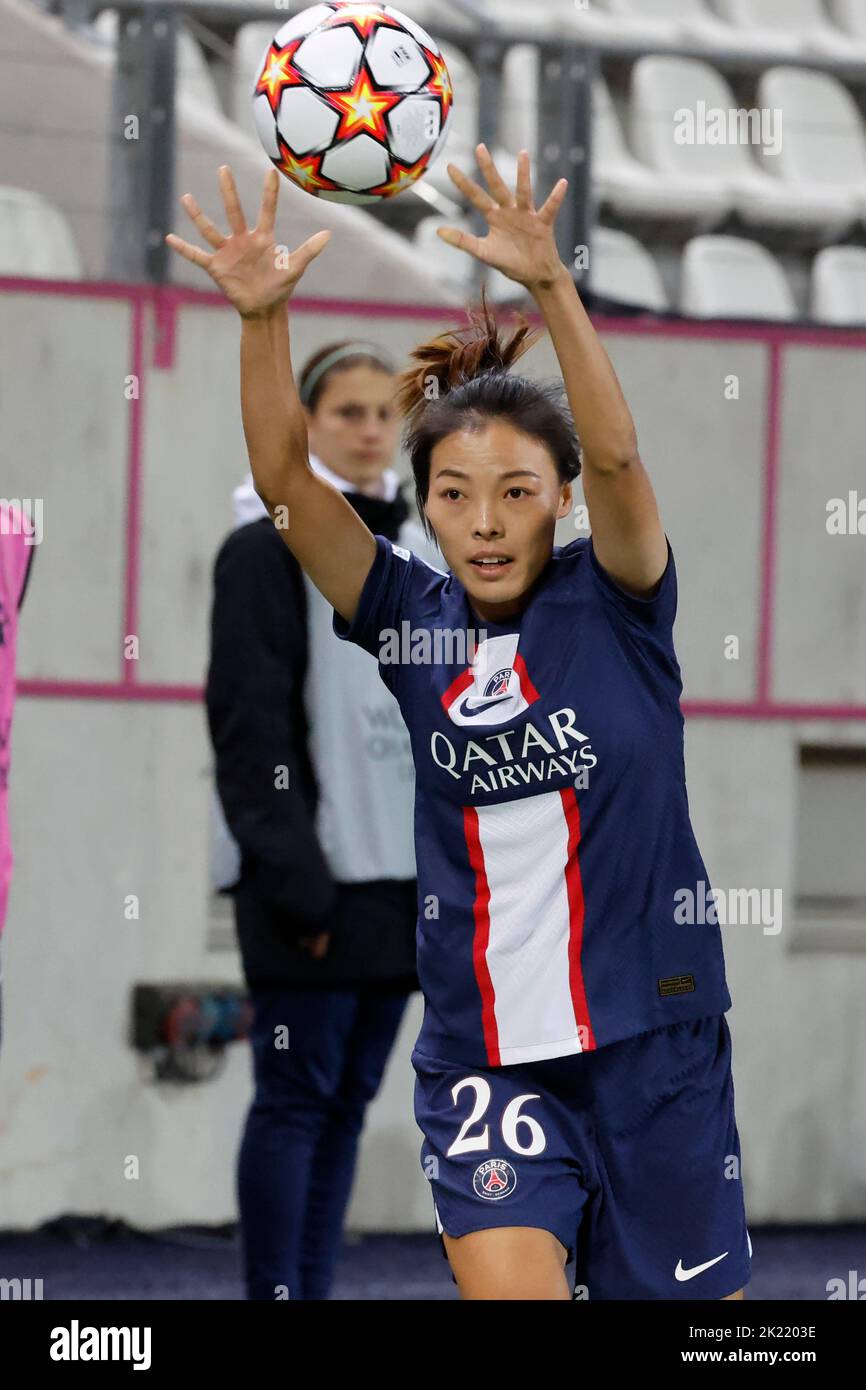 Paris, France. 21st septembre 2022. Li Mengwen, joueur chinois de Paris Saint-Germain, est en compétition lors d'un match de qualification de l'UEFA Women's Champions League contre BK Hacken au stade Jean Bouin, Paris, France, le 21 septembre 2022. Crédit : RIT Heize/Xinhua/Alay Live News Banque D'Images