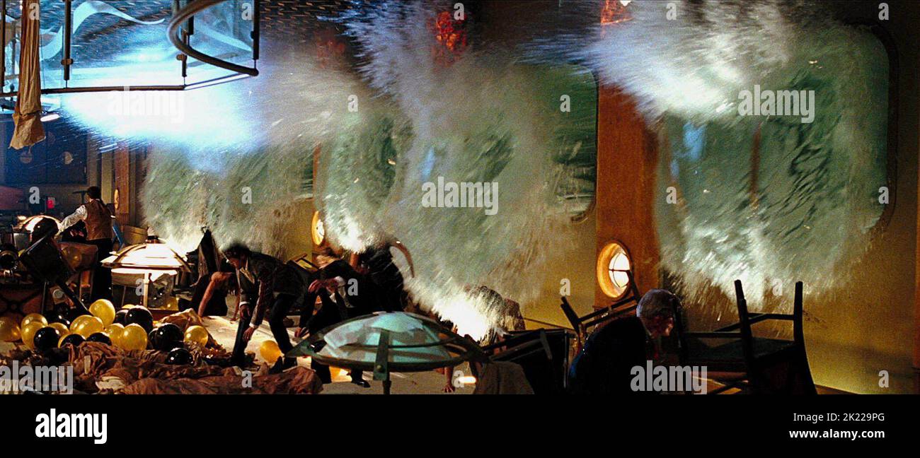 SCÈNE D'IMPACT DE L'ONDE MARÉMOTRICE, POSEIDON, 2006 Banque D'Images