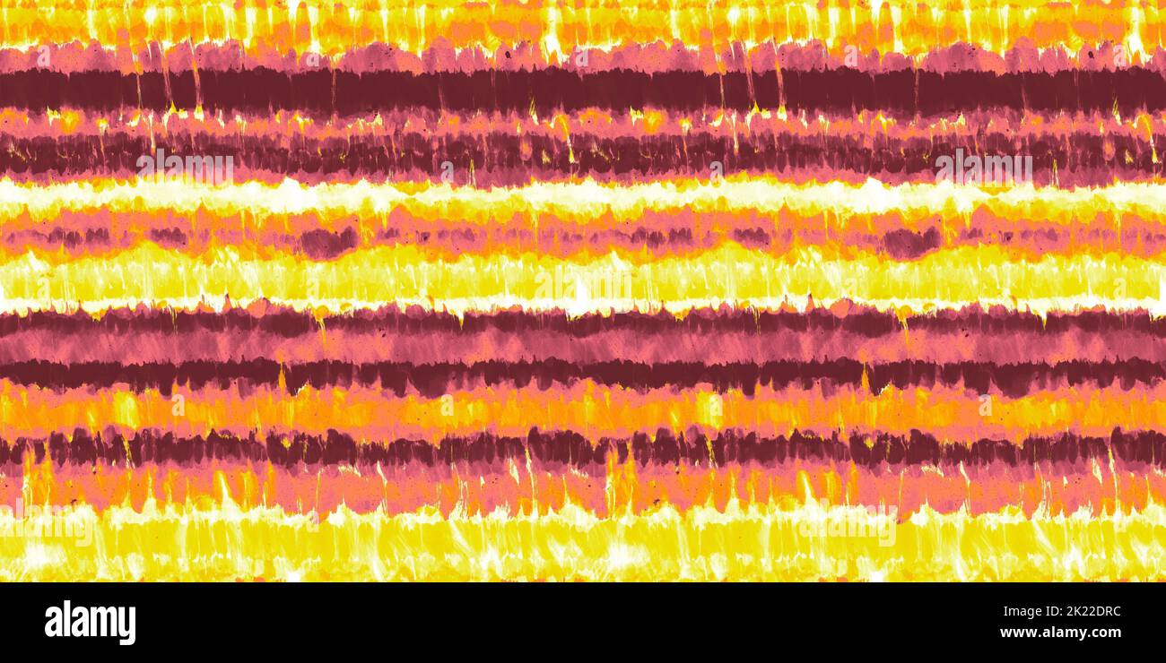 Seamless Hand Painted Speckled Loose Watercolor Tie dye Ombre Shibori Stripes pattern in a bright orange, pink and yellow dopamine dressing style. Hig Banque D'Images
