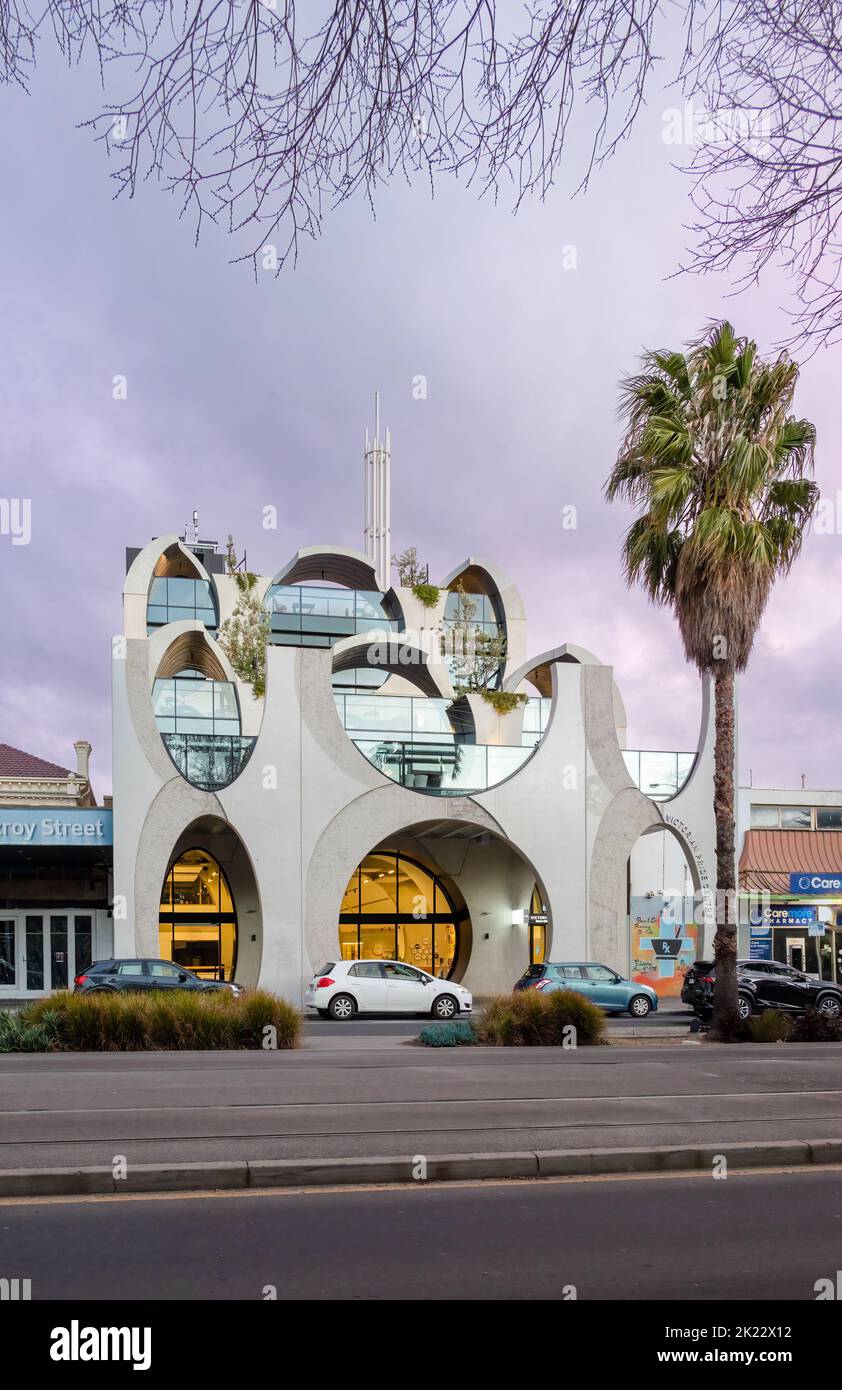 Melbourne, Victoria, Australie - Victorian Pride Center par BAU et Grant Amon Architects au crépuscule Banque D'Images