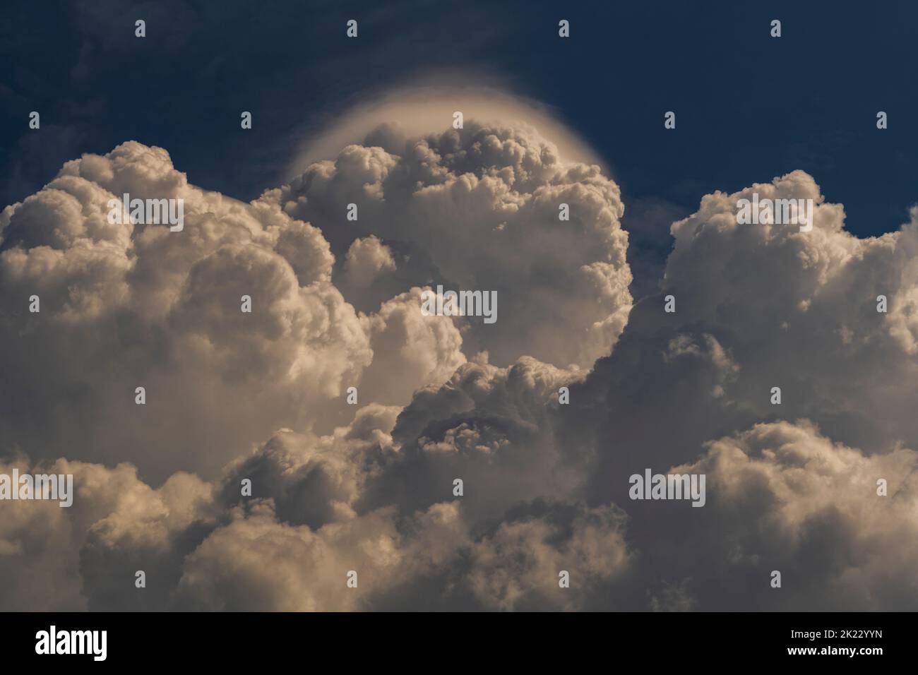 Pileus sur un nuage de cumulonimbus, New York, Etats-Unis Banque D'Images