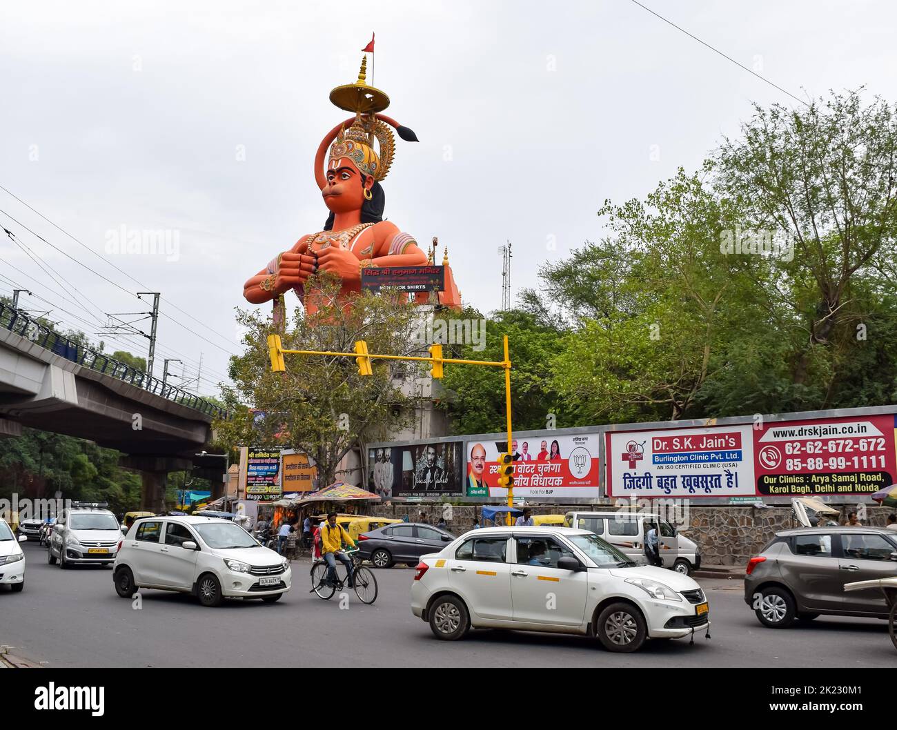 New Delhi, Inde - 21 juin 2022 - Grande statue de Lord Hanuman près du pont de métro de delhi situé près de Karol Bagh, Delhi, Inde, statue de Lord Hanuman Banque D'Images