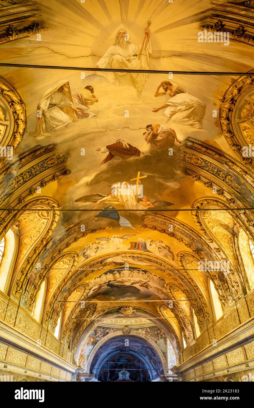 Les plafonds peints spectaculaires à l'intérieur du Duomo baroque (cathédrale) de 17c d'Acireale, près de Catane, Sicile, Italie Banque D'Images