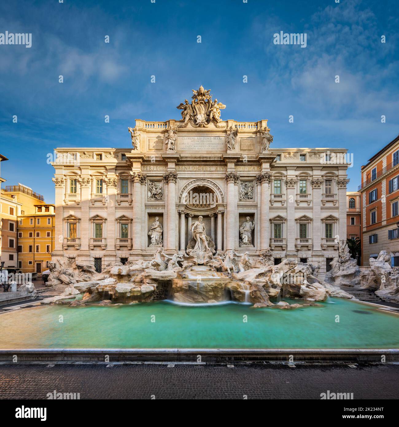 Fontaine de Trévi à Rome, Italie par une journée ensoleillée Banque D'Images