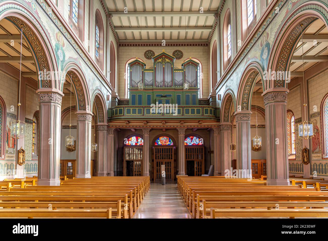 Innenraum und Orgel der Kirche St. Peter und Paul in Lahr/Schwarzwald, Bade-Wurtemberg, Allemagne | intérieur de l'église Saint-Pierre et Paul avec orgue Banque D'Images